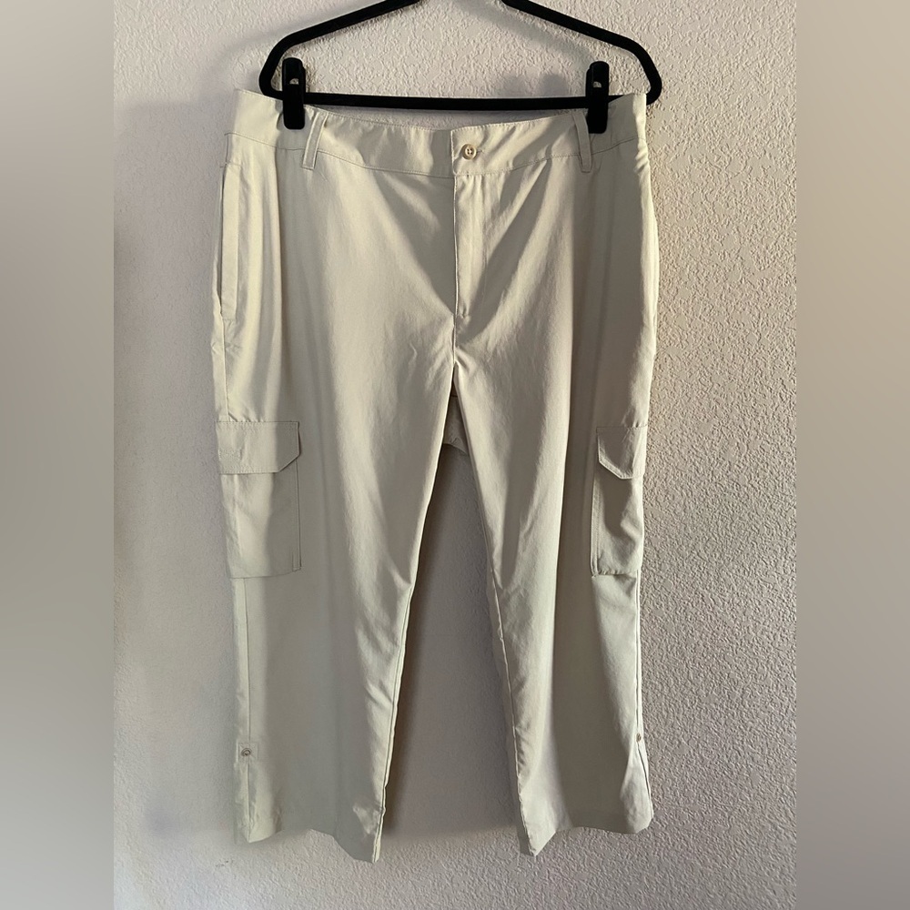 Columbia Cargo Capri Hiking Pant Women's Size 16W Active Fit Mid-Rise Outdoor